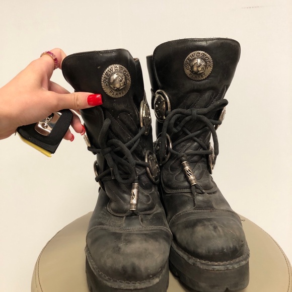 NEW ROCK MENS BLACK LEATHER METAL
HARDWARE LACE UP CYBER PUNK BOOTS SZ 9.5/10 - Picture 5 of 11